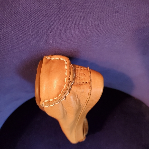 Delman Loafers in Tan from Saks Fifth Avenue - Picture 3 of 6